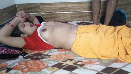 Genç dul güzel kayınbiraderi odaya çağırdı ve onunla seks yaptı.