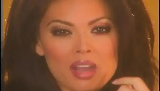 Tera Patrick bize çifte penetrasyonlu çılgın büyük grup seks partisi gösteriyor