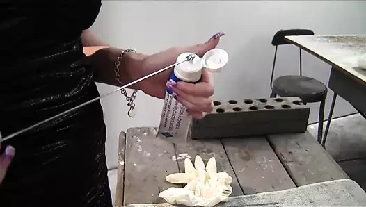 Komşu zalim kız - genç dominatrix sadist bir kateterle yarağına işkence etmekten hoşlanıyor