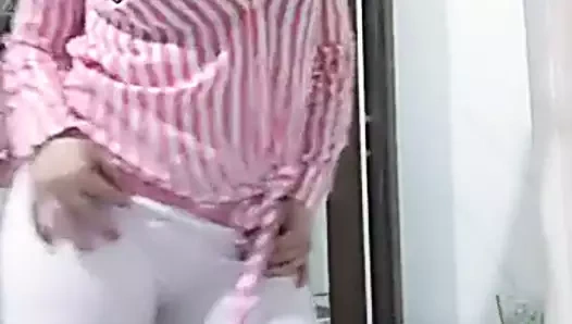 ceren kiz  showw yapiyor