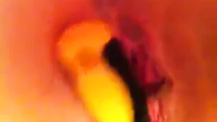 sie hat den Werkzeugkasten gefunden