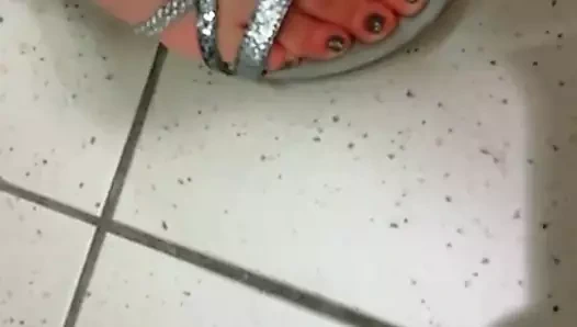 Seksi milf beyaz ayaklar ve faceshot