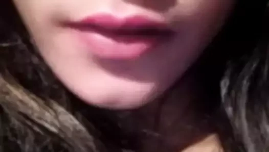 O sahte görüntülü arama servisidir (annelik)