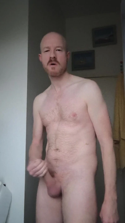 Banyoda mastürbasyon yapıyor