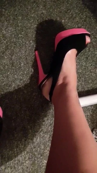 Yeni topuklu ayakkabılar