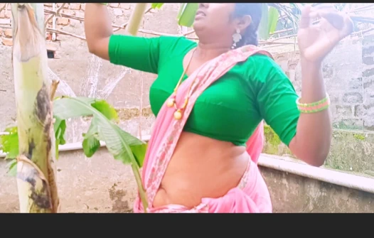 Villege ateşli seksi hizmetçi sahibiyle sikişmeyi planlıyor. Telugu Edepsiz Konuşmalar.bölüm 1