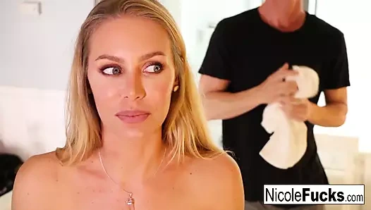 Nicole Aniston adama yıldızı gibi davranıyor