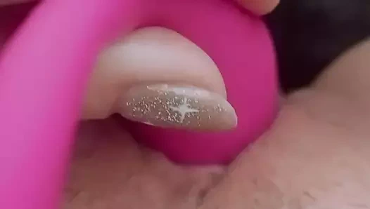 Azgın orta yaşlı seksi kadın kendi amını sikiyor