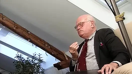 Sürtük Merdivenlerde Külotunu Indiriyor