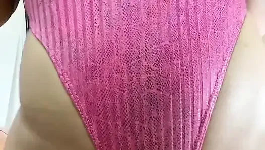 Bebeğim gerçekten sikişmek istiyorum, burada değilsin bu yüzden bu büyük vantuzlu dildoyla mastürbasyon yapıyorum