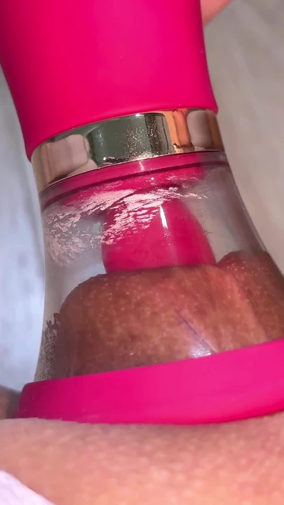 Tatmin Edici Yoğun Klitoris Orgazmı: Emme Oyuncağı Tek Başına Ve Birden Fazla Tepe"