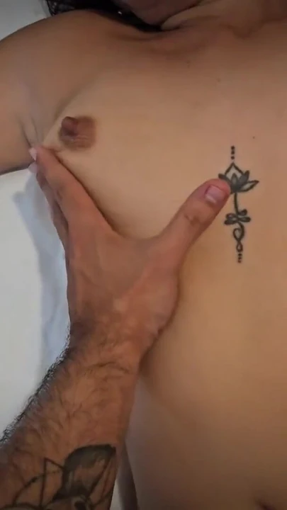 KOLOMBIYALı BIR KLITORIS MOTELINDE MASTÜRBASYON YAPıYOR VE BÜYÜK BEYAZ YARAK EMIYOR | Klip 2