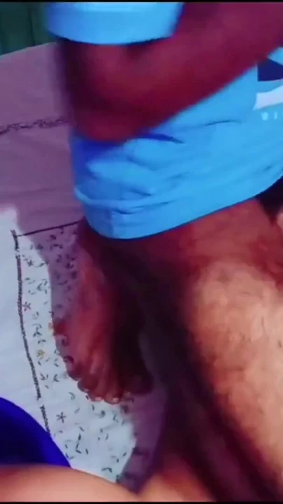 Yeni bakire kız üvey oğlu tarafından sert sikiliyor ve su amından boşaltıldı | Klip 1