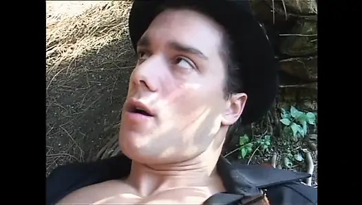 Büyük memeli Julia Crow açık havada çok sert sikiliyor!