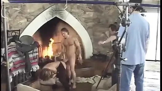 Yönetmen çekime başlamadan önce yıldızlarına son talimatları veriyor