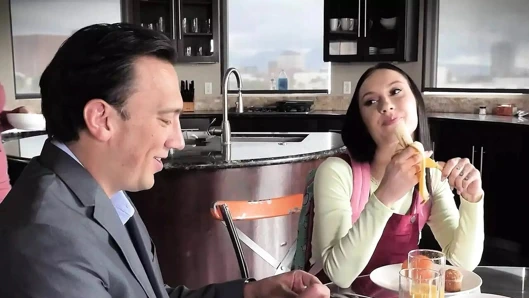 Familystrokes - azgın genç jazmin luv üvey annesinin yanında üvey babası tarafından sıkı amını siktiriyor