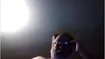 502. baba kamera için boşalıyor