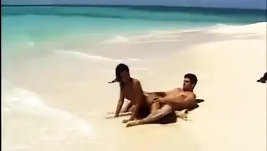 Jeanette sert bir yarağa binerken balon götüne bir göz atın