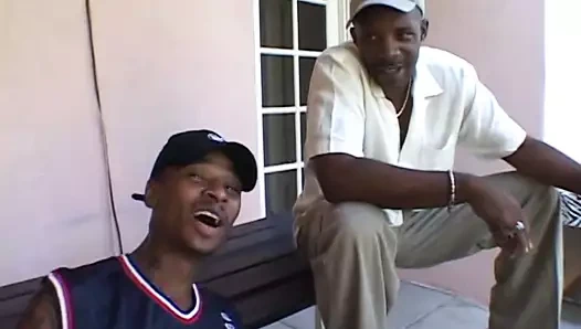 Avrupalı ​​olmayan bebek horoz berbat ve onu traş kedi delinmiş alır