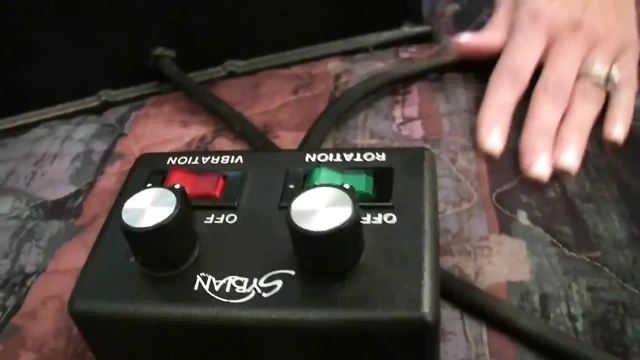 Açık saçlı aldatan sürtük Barbi Sinclair amından zevk alınmayı seviyor ve sakso çekiyor