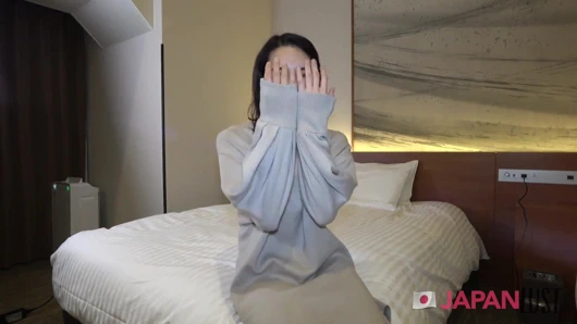 Minyon küçük memeli Japon genç kız döllenmek istiyor