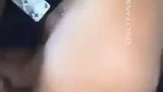 Kocası eve gelmeden önce çabucak