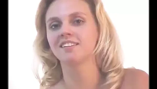 Seksi Brezilyalı kadın bir adam tarafından sert sikiliyor ve oyuncu seçmelerinde bir oyuncakla tatmin oluyor