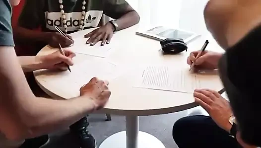 Şehvetli adamlarımla oyuncu seçmeleri ve kağıt imzaları