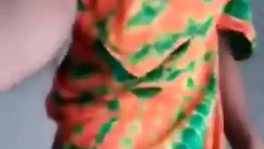 Hint teyze bir video görüşmesinde