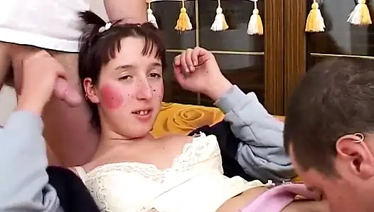 Tatlı genç kız emecek sert yaraklar buluyor - dvd