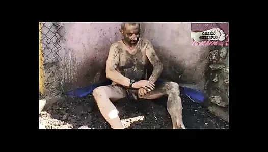 Gresopio pislikle oynuyor