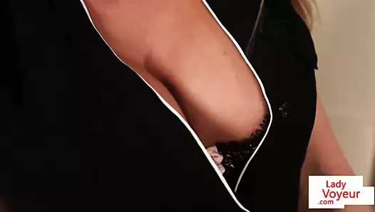 busty İngiliz röntgenci alay ona asılarak alt