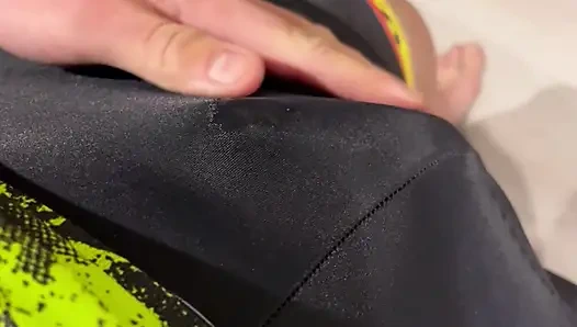 Bisikletçi workou sonrası, penis masajı