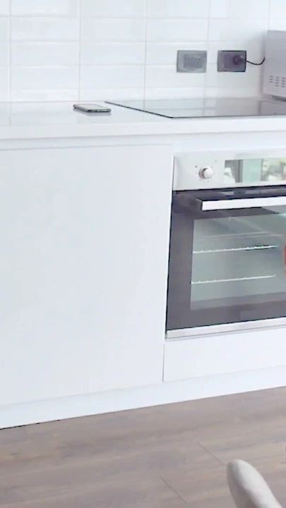 Üvey annem mutfakta çok azdı ve götünü sikmeme izin veriyor | Klip 1