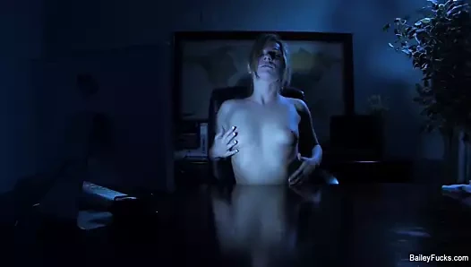 Gece mastürbasyon ile sarışın bebek dahlia gökyüzü