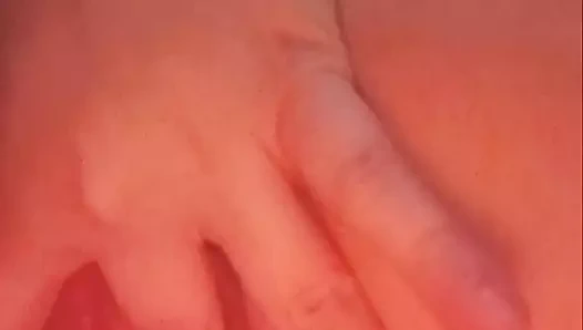 Mastürbasyon yaparken işiyor