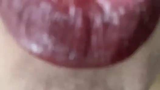 Kırmızı lipglos dudak fetişi uygulama, gooning, kadın egemenliği, findom