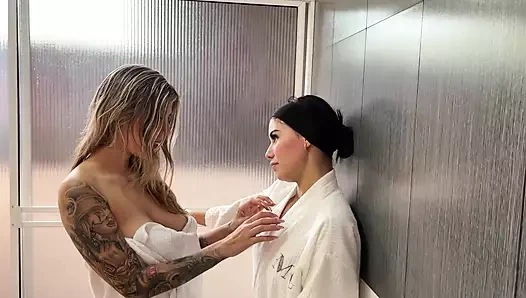 En iyi arkadaşımla seksi duş