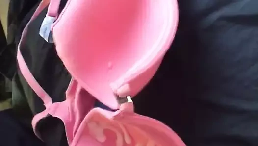 Cum üzerinde sutyen