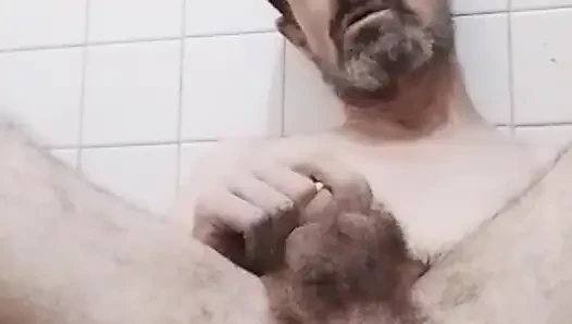 Sarkmak için deliğime göz kırpıyor