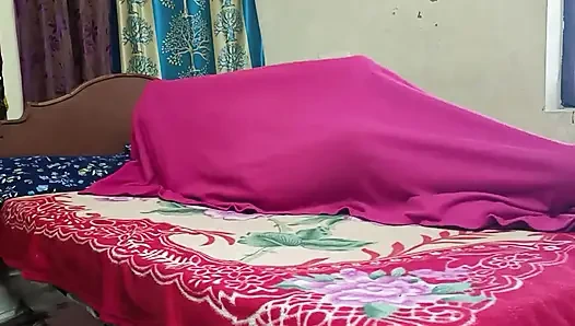 Kocası evde üvey anne Telugu sesli sari sikişirken yasak ilişki