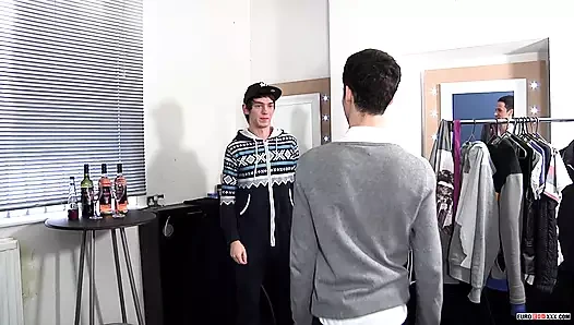 Yaramaz Avrupalılar yapmak dışarı ve göt sikme sert ve derin