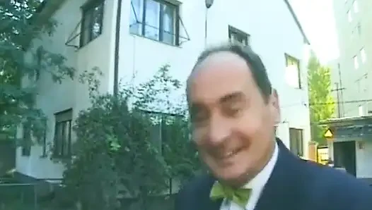 Büyük memeli Alman hatun açık havada amını sikiyor