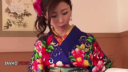 Seductora mujer japonesa en Kimono da mamada caliente en cam