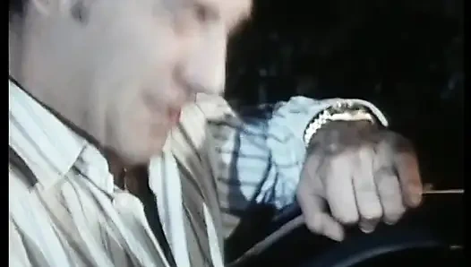 İtalyan nostaljik porno: Cicciolina unutulmaz bir sakso çekiyor