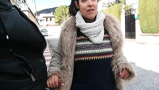 BAKıŞ AÇıSı SOKAKTA ORAL SEKS VE BÜYÜK GÖTLÜ KıZı SIKIYOR