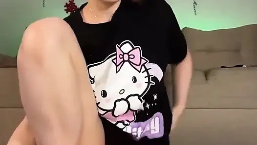 Anal yumruk sokma. İpin üzerinde otururken mastürbasyon