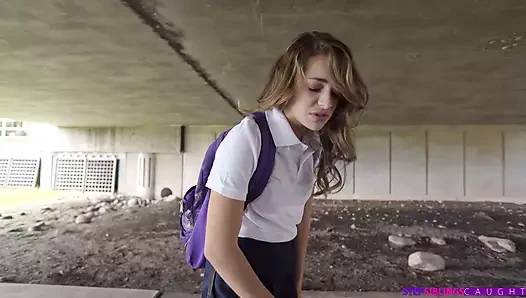 Kız öğrenci yurdu üvey anne üvey kız kardeşini ve üvey erkek kardeşini sikiyor - s1:e5