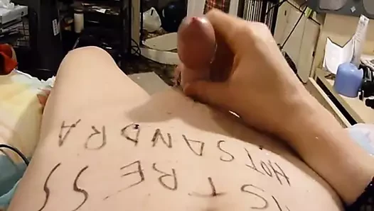 Tgirl oynuyor ve boşalan, eski bir metres için eski vid