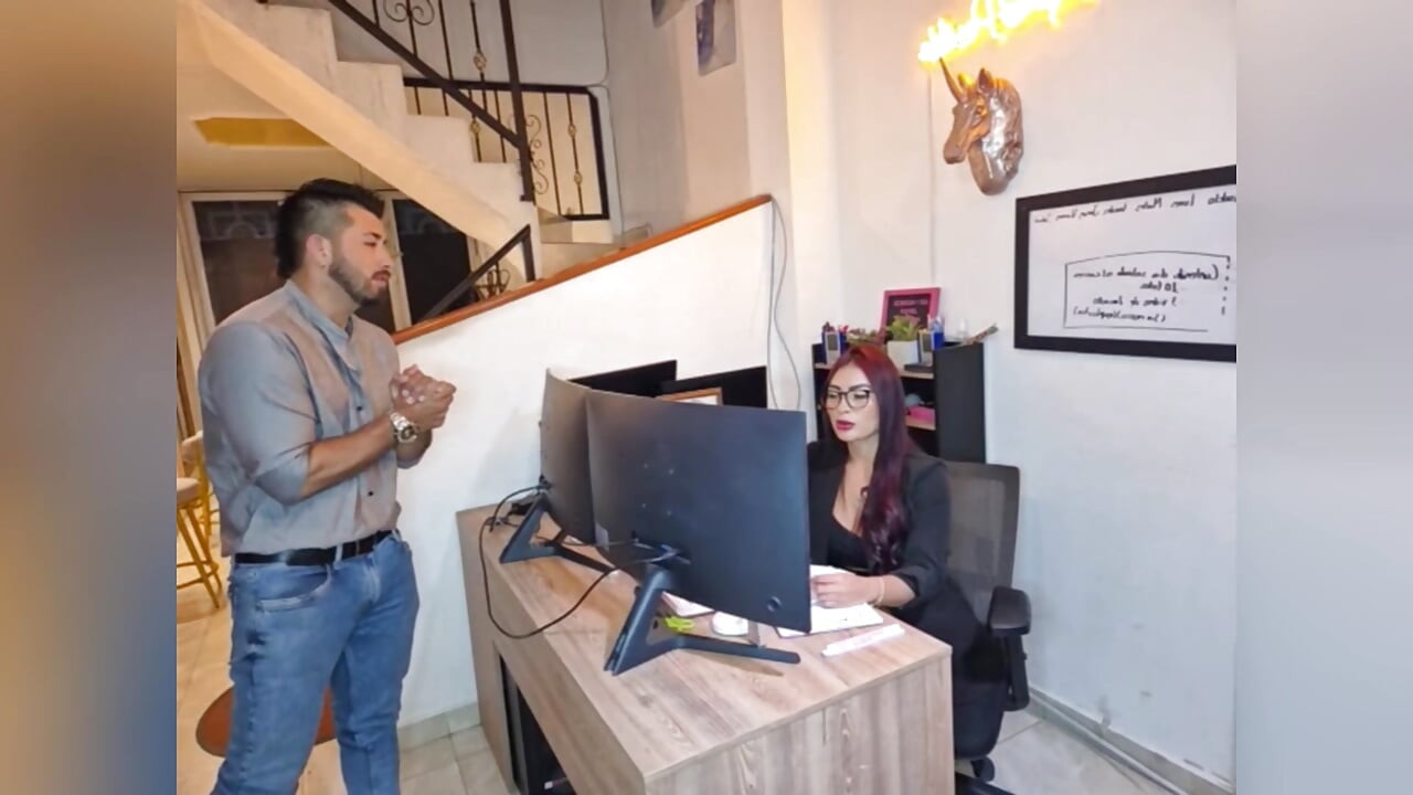 Kocamı yine aldattım! Yeni depo çalışanı ilk gününde.